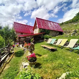 Couette-café Les Toits Rouges - Le Luxe De La Simplicité Au Bout Du Sentier